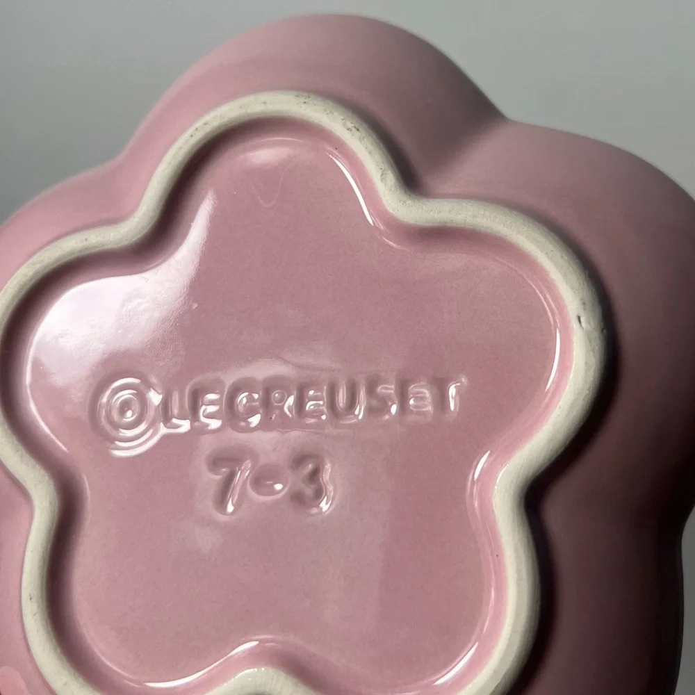 Le Creuset Stoneware Flower Petal Scalloped Trinket Dish Plate Tray